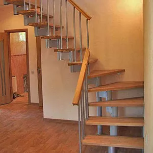 Маршевые лестницы по доступной цене на металлическом каркасе.