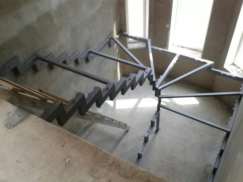 Лестницы(для дома и дачи) на металлокаркасе под заказ
