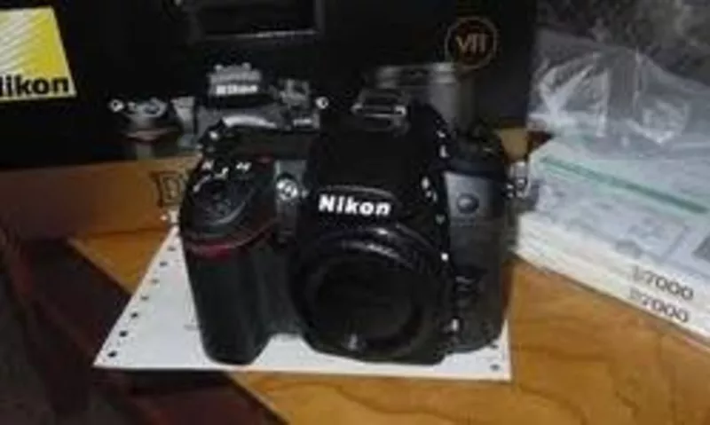Продажа: Nikon D7000 Цифровые зеркальные фотокамерыс 18-105mm объектив